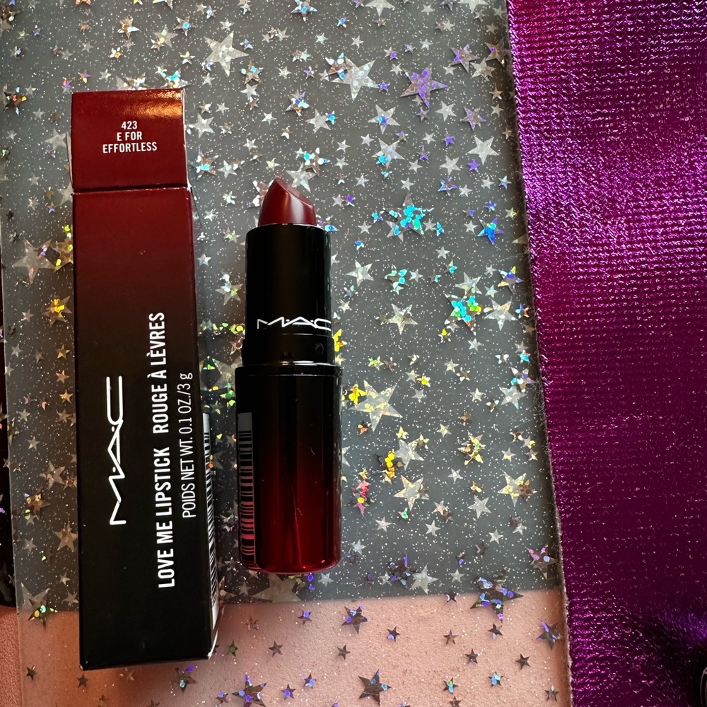 MAC Cosmetics Love Me Lipstick e for effortless - Deep Burgundy